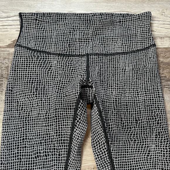 Lululemon Wunder Under Leggings Size 4 Black White Mini Pop Stripe Hi-Rise 7/8 - Picture 3 of 7